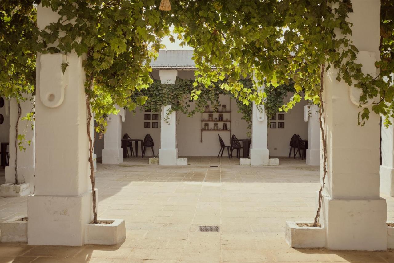 Masseria Le Carrube Остуни Екстериор снимка