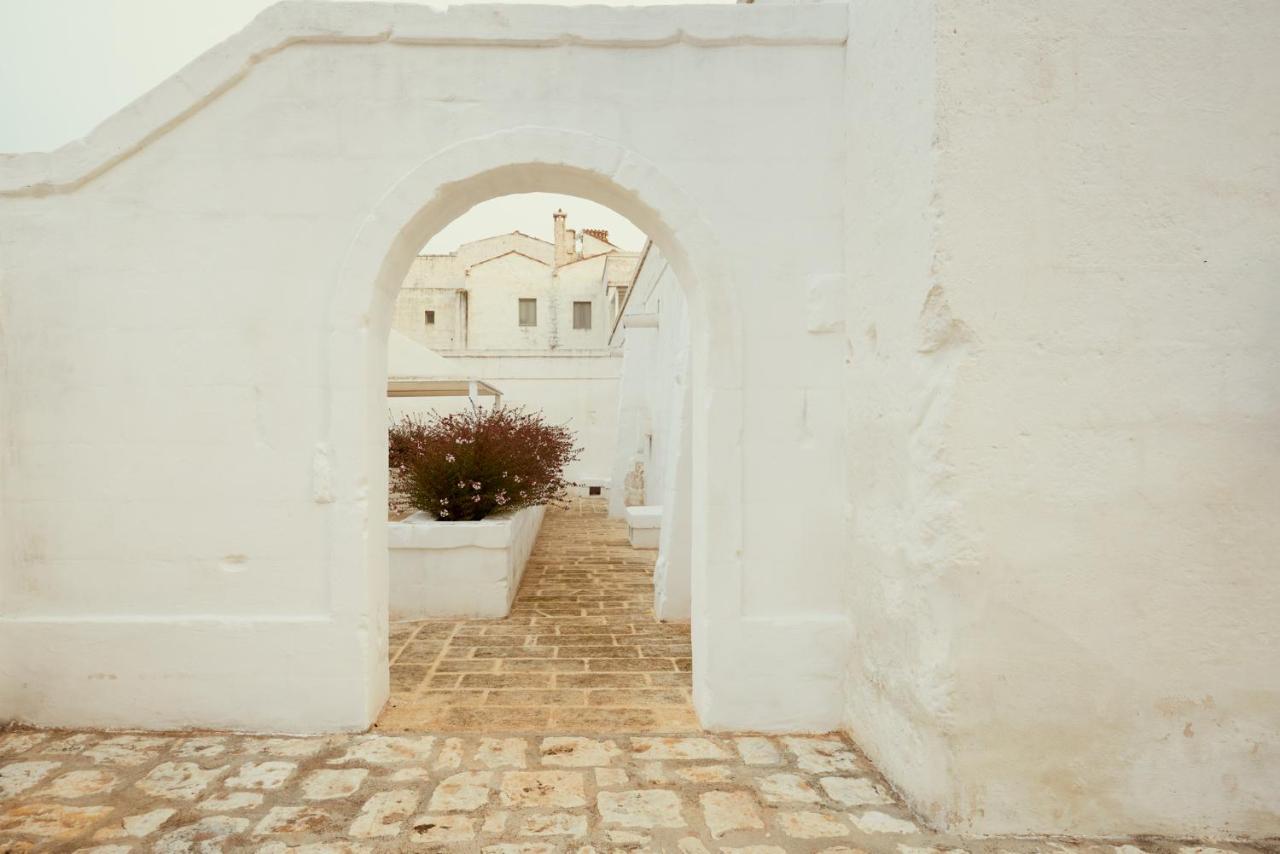 Masseria Le Carrube Остуни Екстериор снимка