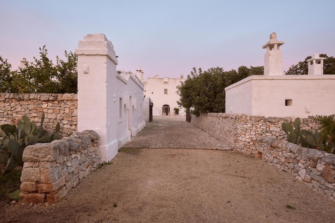 Masseria Le Carrube Остуни Екстериор снимка
