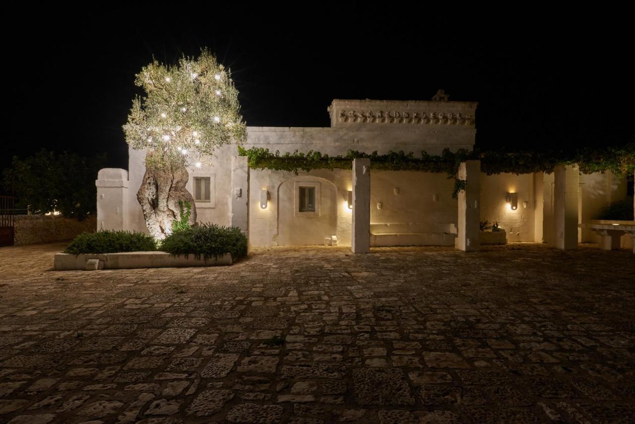 Masseria Le Carrube Остуни Екстериор снимка