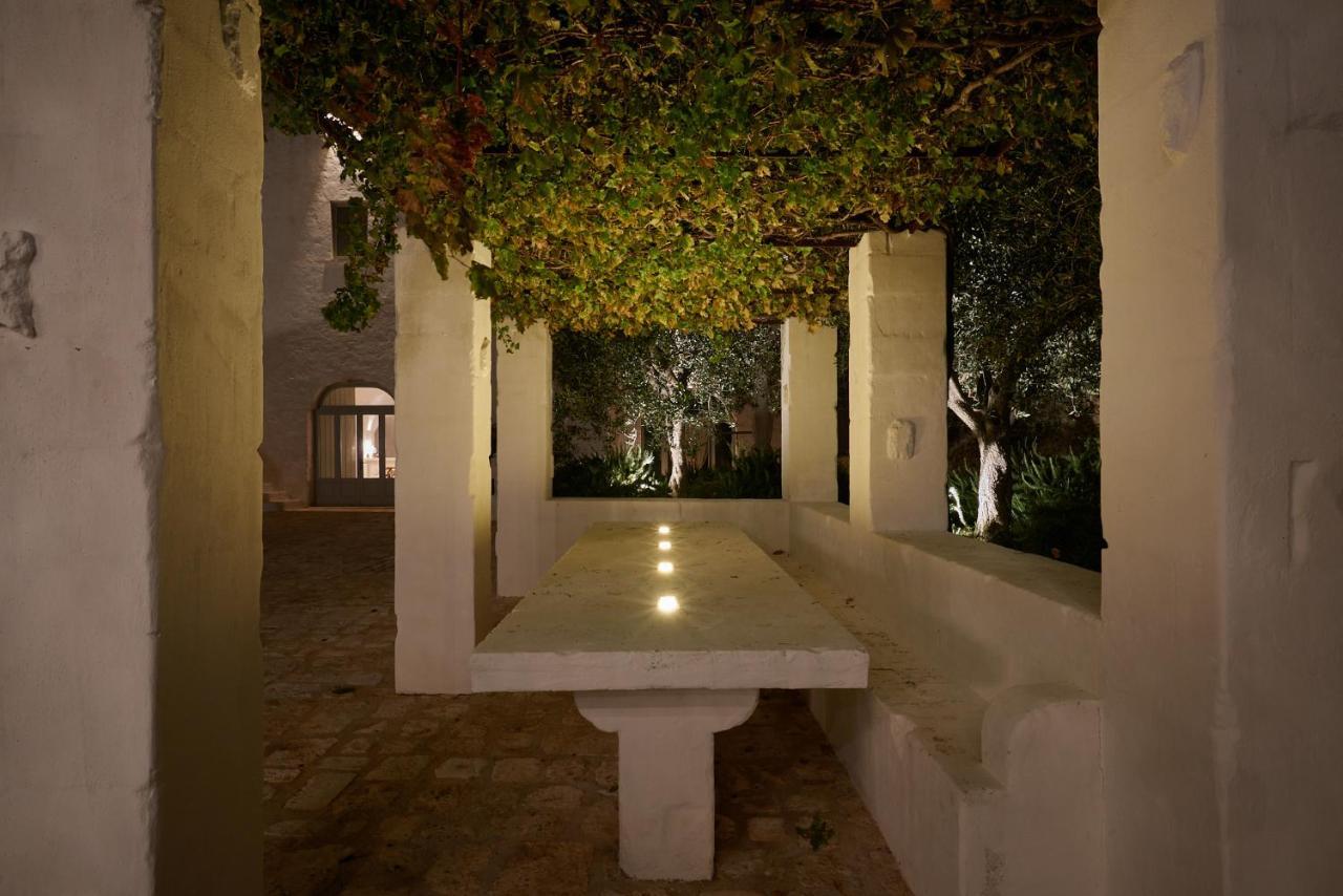 Masseria Le Carrube Остуни Екстериор снимка