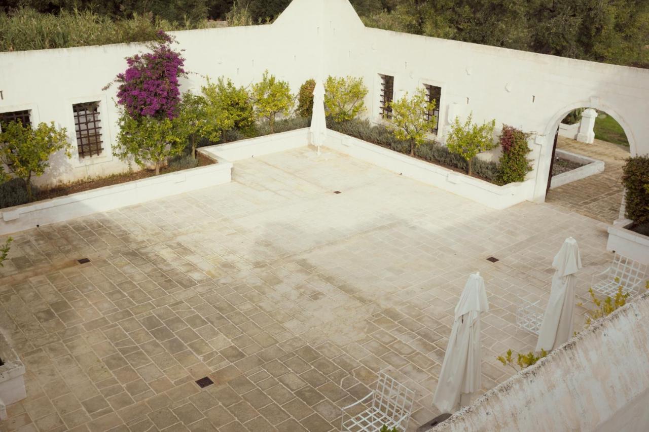 Masseria Le Carrube Остуни Екстериор снимка