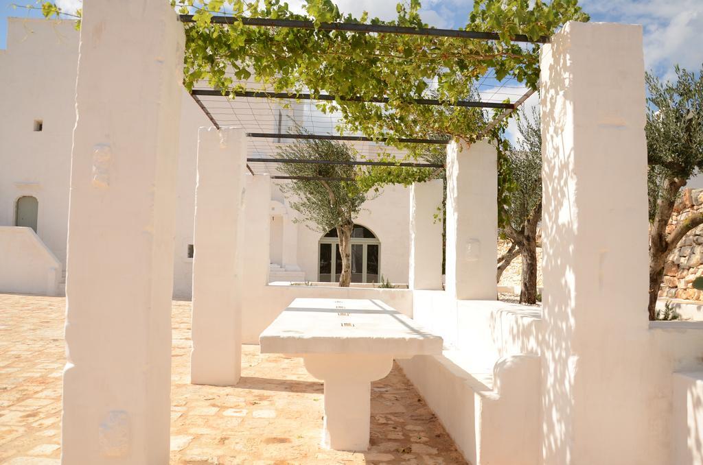 Masseria Le Carrube Остуни Екстериор снимка