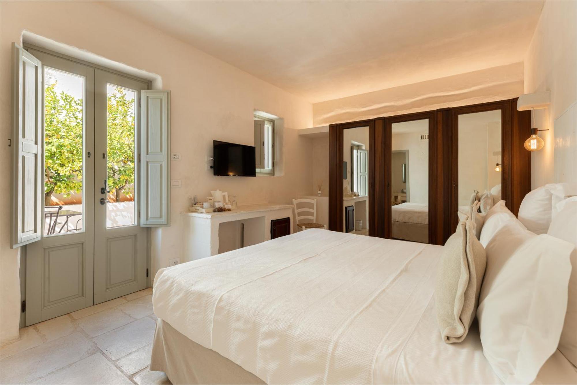 Masseria Le Carrube Остуни Екстериор снимка