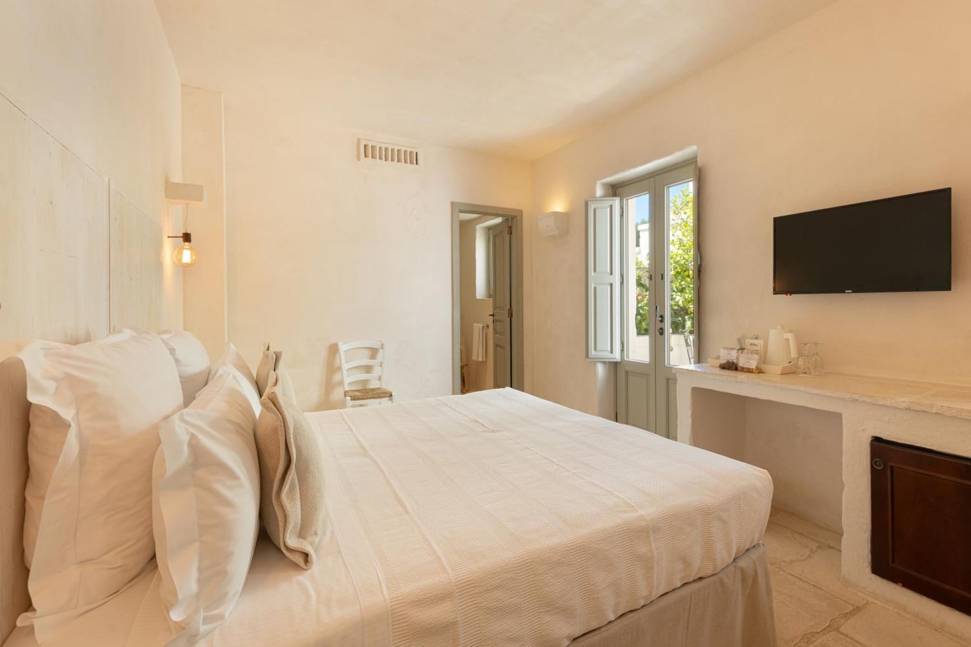 Masseria Le Carrube Остуни Екстериор снимка