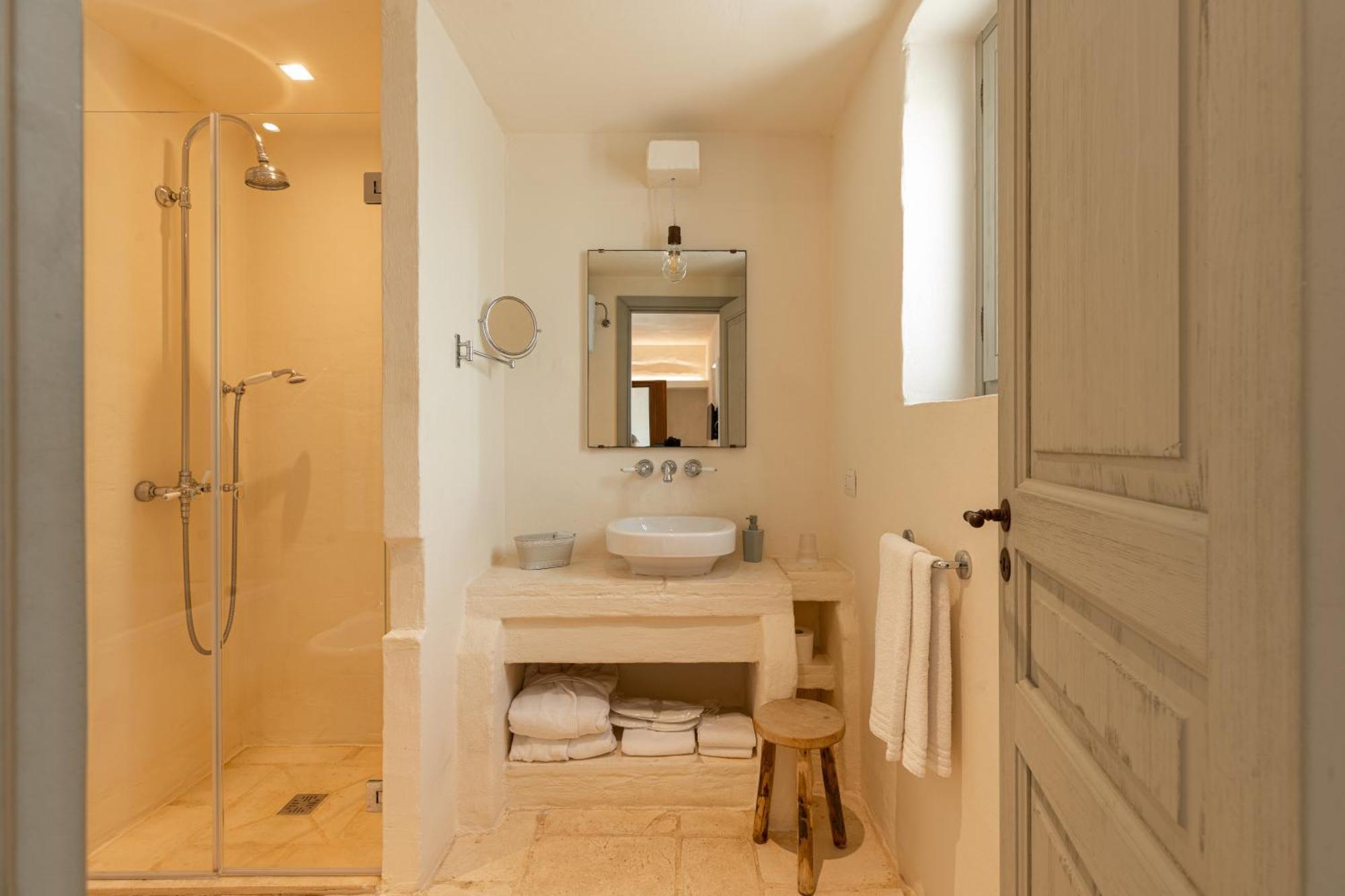 Masseria Le Carrube Остуни Екстериор снимка