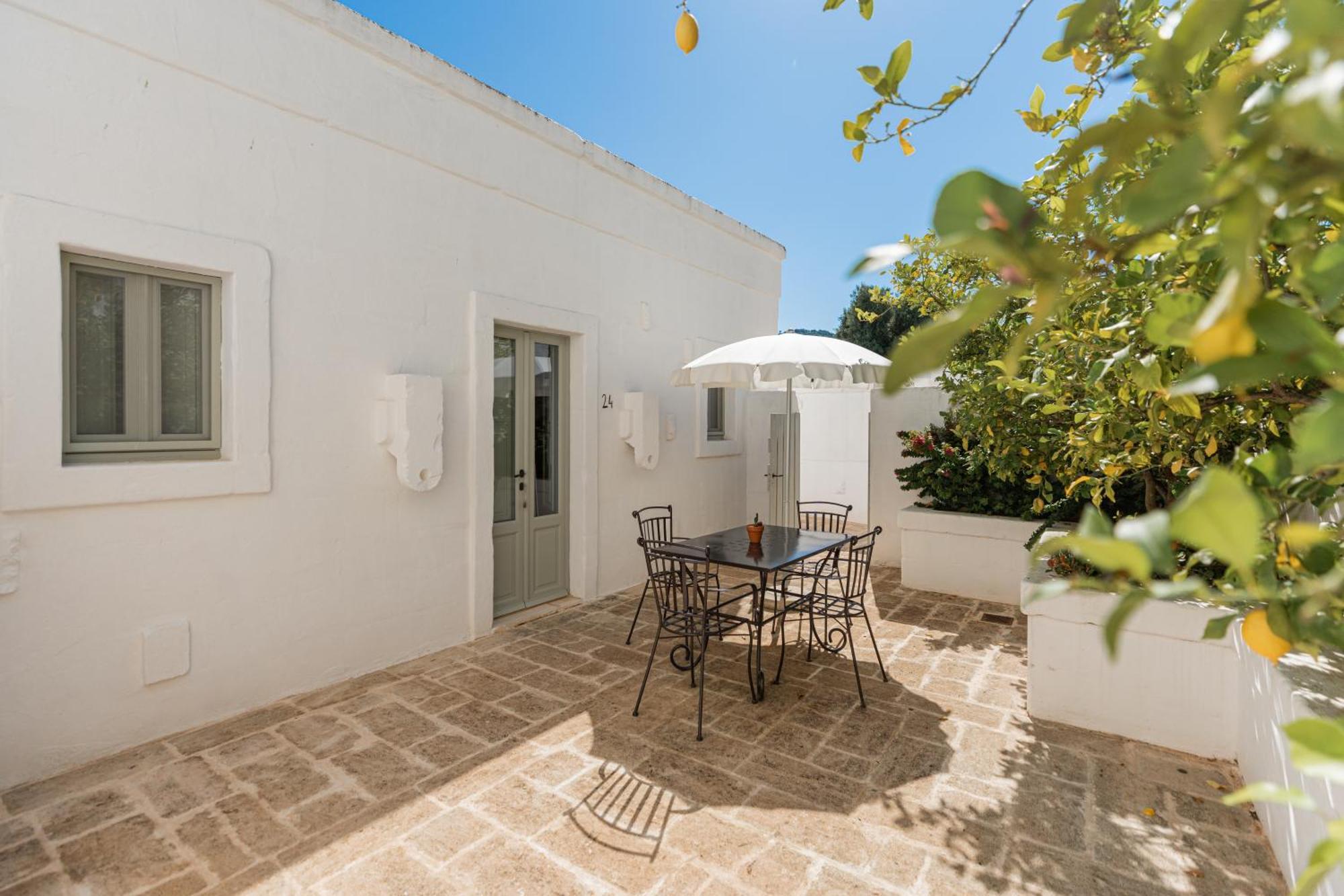 Masseria Le Carrube Остуни Екстериор снимка