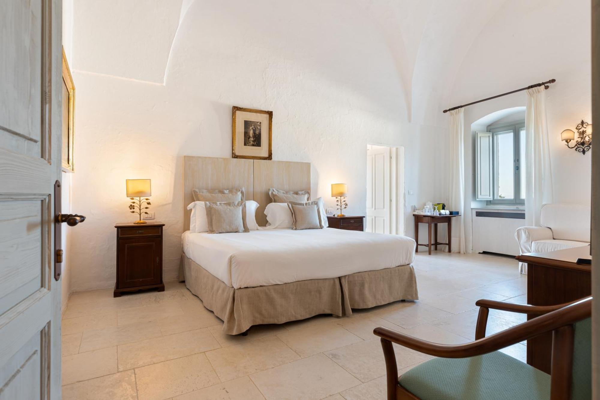 Masseria Le Carrube Остуни Екстериор снимка