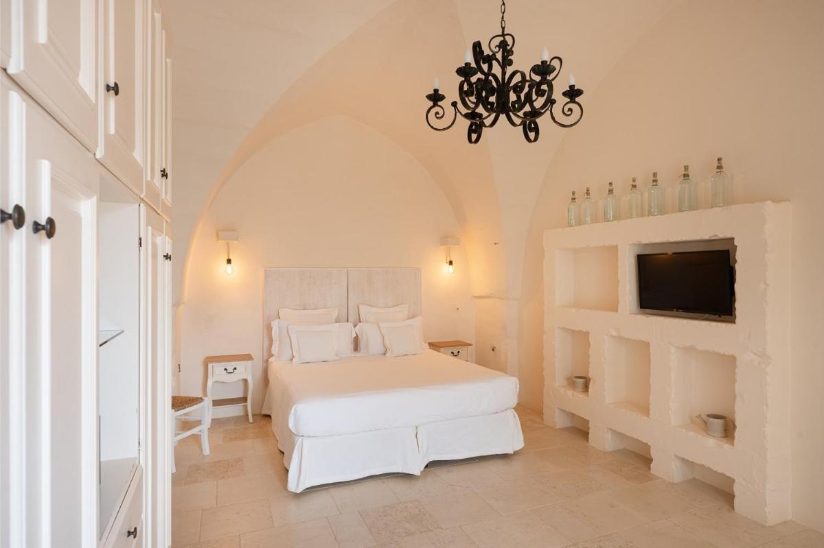 Masseria Le Carrube Остуни Екстериор снимка