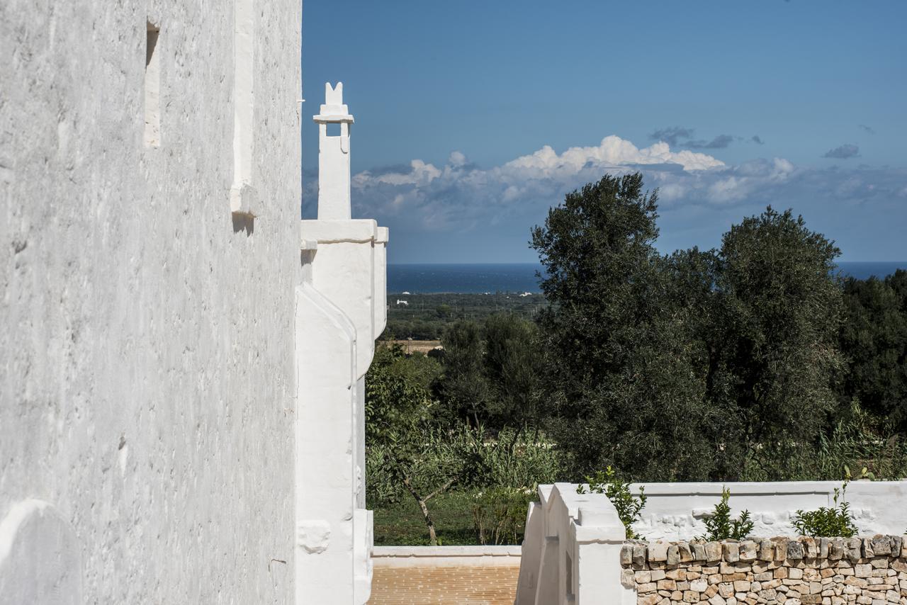 Masseria Le Carrube Остуни Екстериор снимка